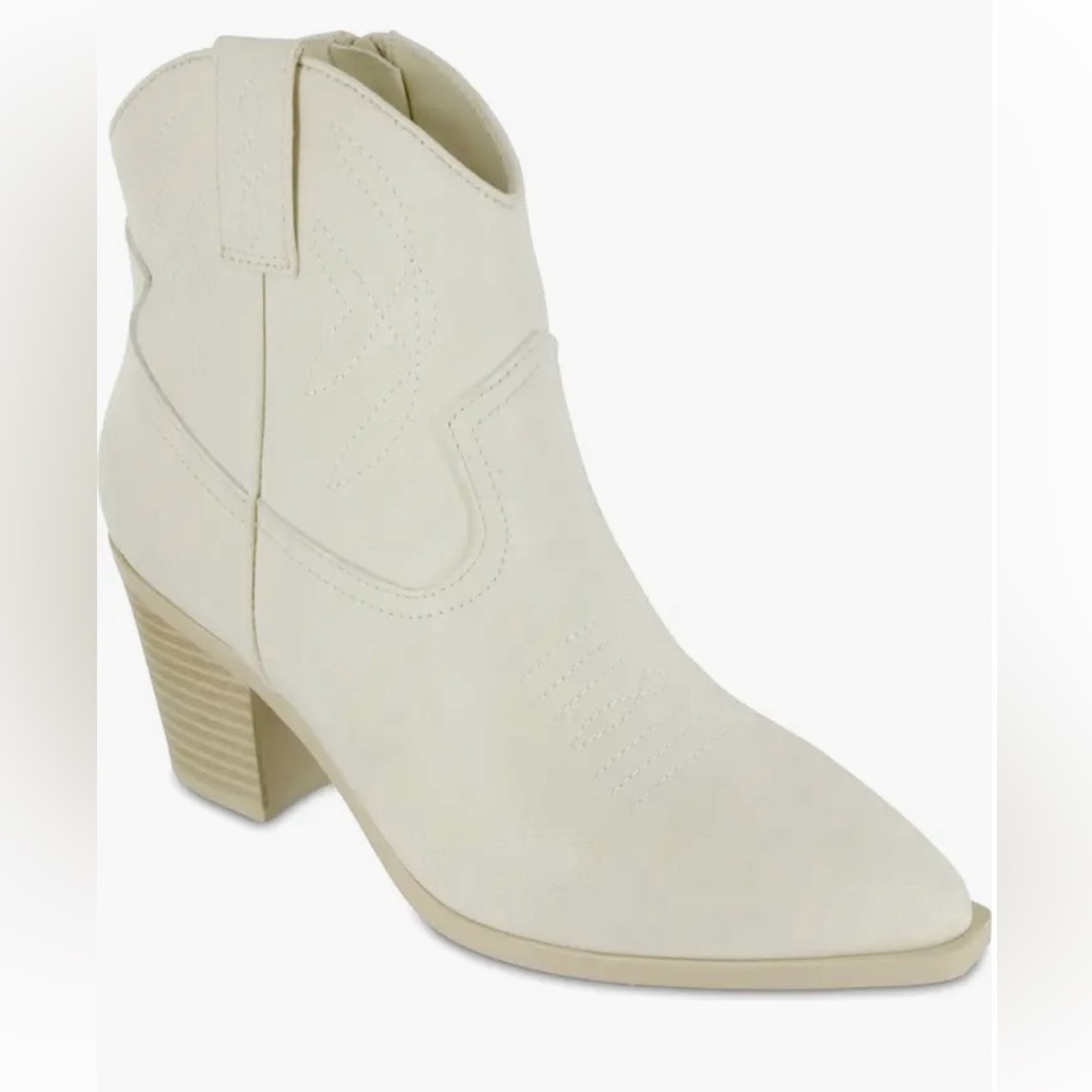 New in box MIA Boots Size 8‎ Women’s Deann Western style cream ivory boots